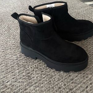 Universal Thread Black Suede Lug Sole Ankle Boots